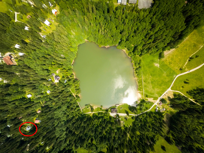2. Foto s krúžkom na chate dron jazero - Pod Chopkem