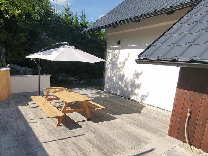 terasa-s-grilem-a-posezenim-3e4e- - Malá Morava