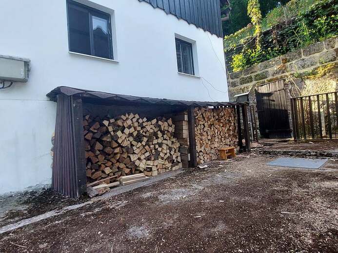 pohled-na-drevnik-4382- - U hradu Houska