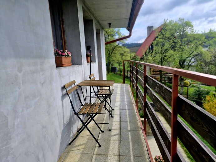 Posezení na balkóně s výhledem - Pod hradem Lukovem