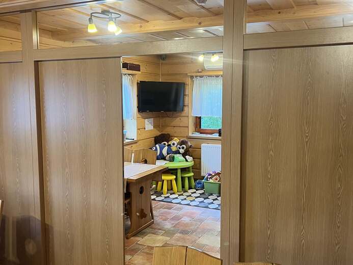 lasska-chalupa-ii-spolecenska-mistnost-1b83- - Čeladná