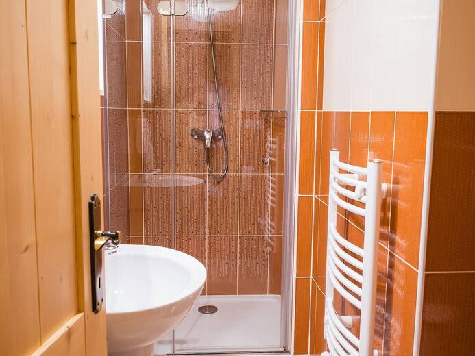 lasska-chalupa-ii-koupelna-v-jednoluzkovem-pokoji-40f1- - Čeladná