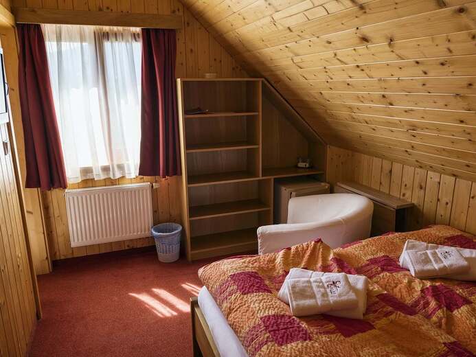 lasska-chalupa-ii-dvouluzkovy-pokoj-fd3c- - Čeladná