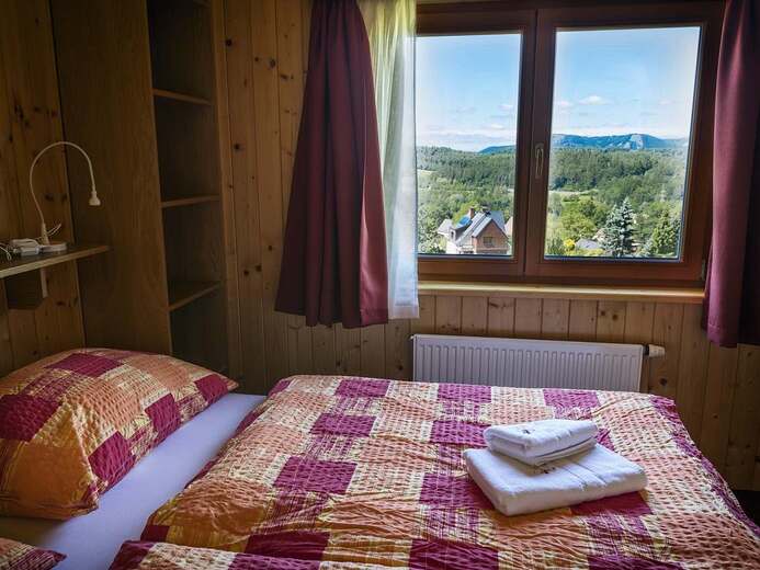 lasska-chalupa-ii-loznice-v-apartmanu-s-vyhledem-na-beskydy-d88d- - Čeladná