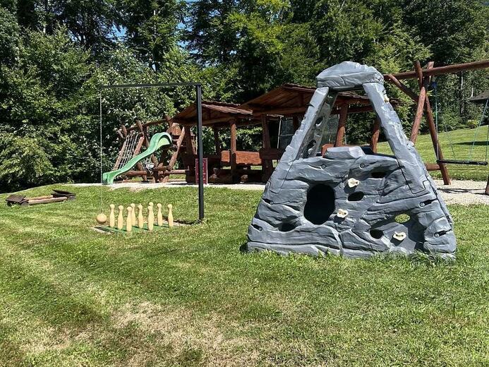 lasska-chalupa-ii-detske-hriste-9e21- - Čeladná