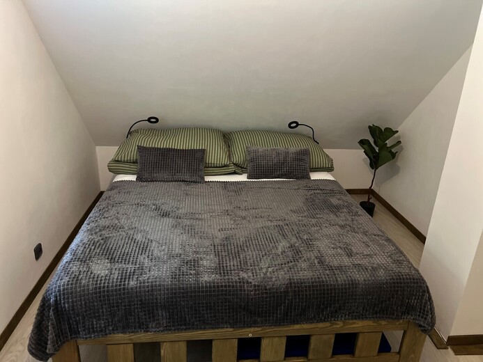8-lonice-do-lesa1759882348 - Karlovy Vary