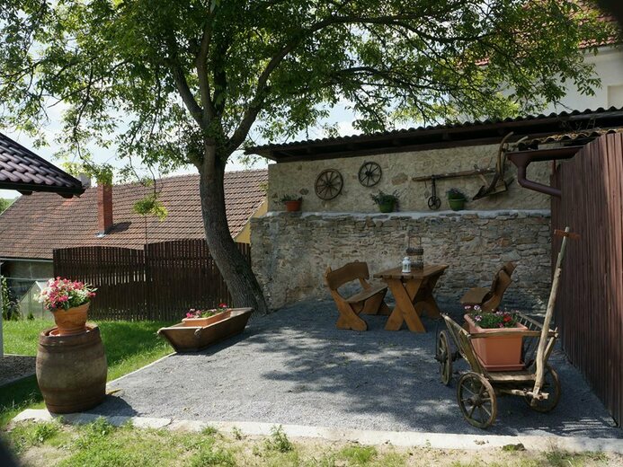25_venkovní posezení - Uhlířské Janovice