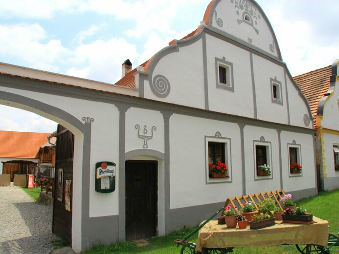R335 - Holašovice