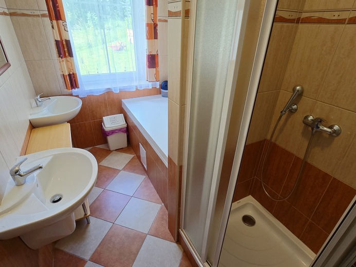 20250625_161145 - Benecko