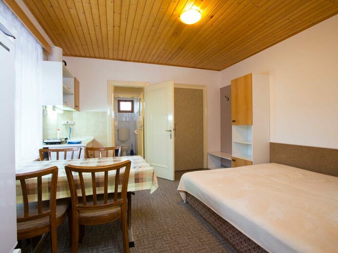 apt-2-04 - Harrachov