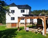 Chalupa Bečvanka s pergolou (002) - U Sachovy studánky