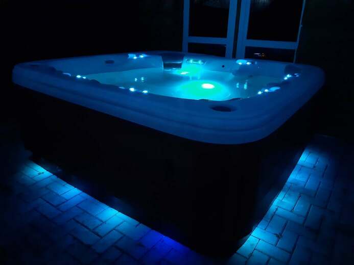 20230313-182157-88ea- - U hradu Cimburku