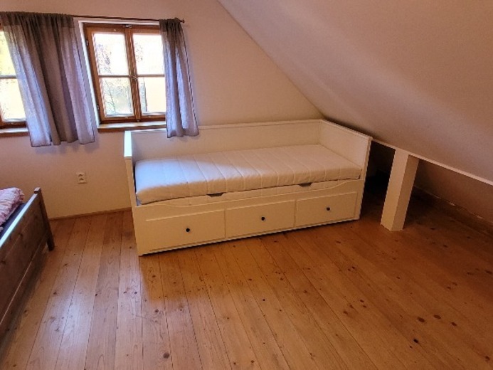 horní ložnice s novou rozkládací postelí 1 - Mnichovo Hradiště