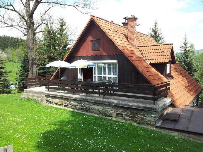 pohled-na-terasu-z-louky-fce9- - Křížlice