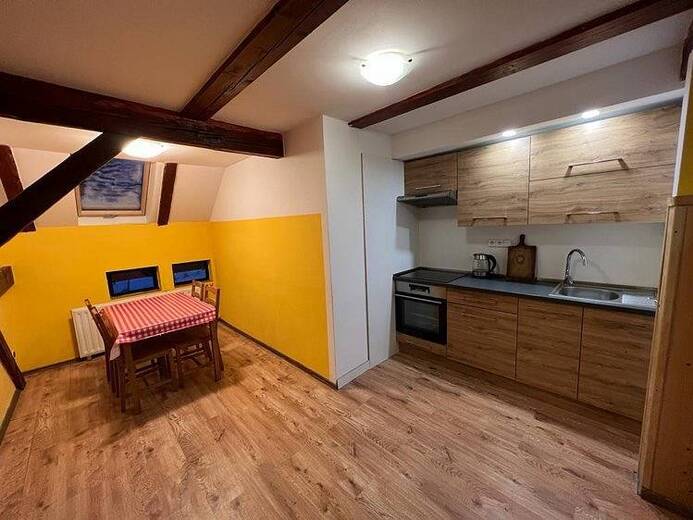 kuchyn-v-hornim-apartmanu-8aa2- - U Šerlichu