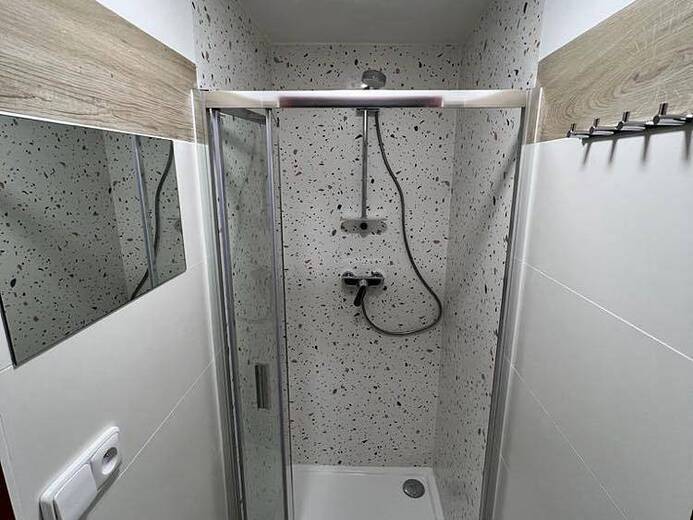 horni-sprchovy-kout-8fa4- - U Šerlichu