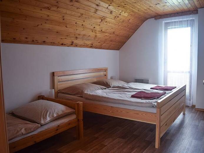 pokoj-1-3-postele-d407- - Rozkoš