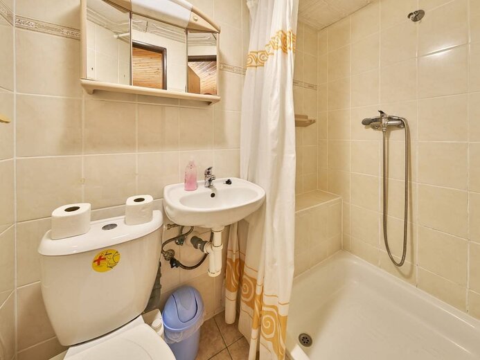 ctyrluzkovy-pokoj-1-patro-koupelna-bbff-fa17-1102469 - Pod Černou horou
