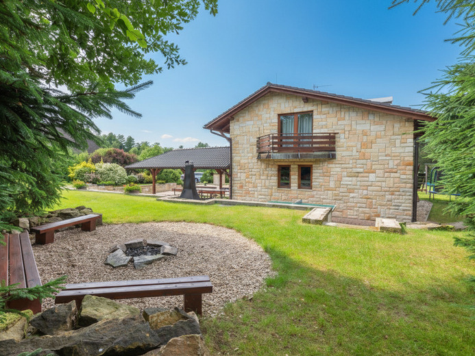 V550c - Bílá Třemešná