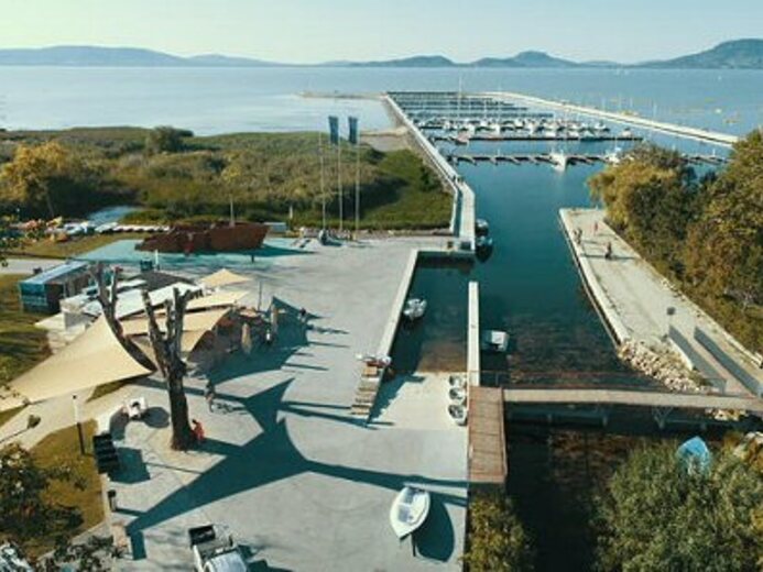 Balaton                        Maďarsko - Balaton-Balatonfenyves